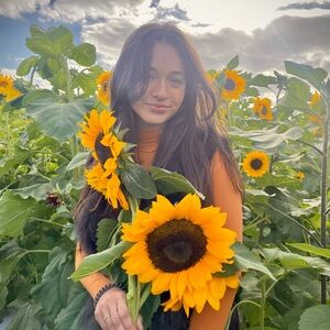 Meet your Posher, Corin